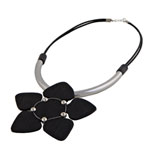 Black necklace - Orkidea